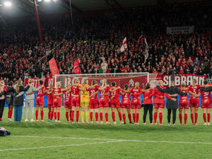 Fire women celebrate in front of Frydenbø