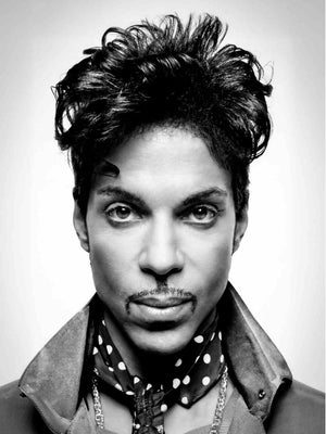 Prince-plakat i svart-hvitt – ikonisk musikklegende med gitar