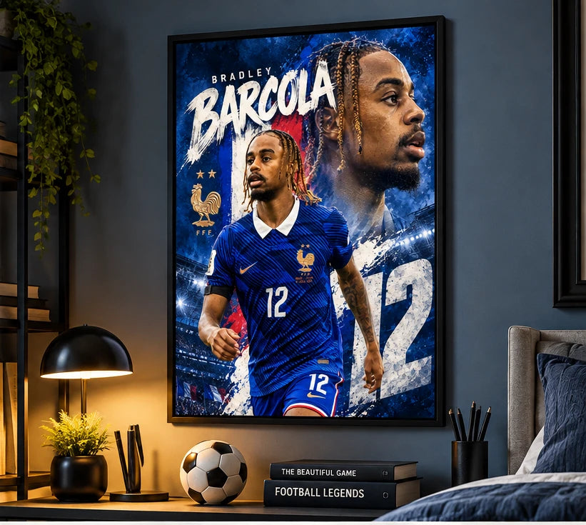 Bradley Barcola fotballplakat i svart ramme på ungdomsrom