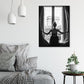 Girl In Paris Window - Sort/hvitt plakat