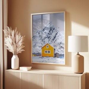 The house with the mountain