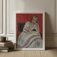 Jeune Femme Assise En Robe Grise