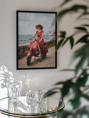 Pigen På Den Røde Scooter