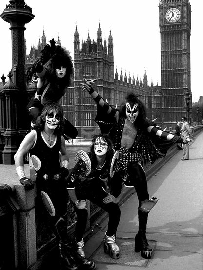 KISS-plakat i London – ikonisk rockeband i svart-hvitt
