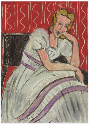 Jeune Femme Assise En Robe Grise