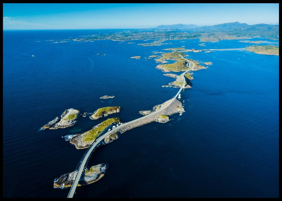 Atlanterhavsveien plakat – Rolig kystlandskap med tidløs norsk stemning