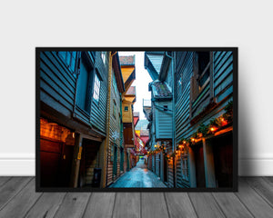 Bryggen i Bergen, fra innsiden - Plakat - Plakatbar.no
