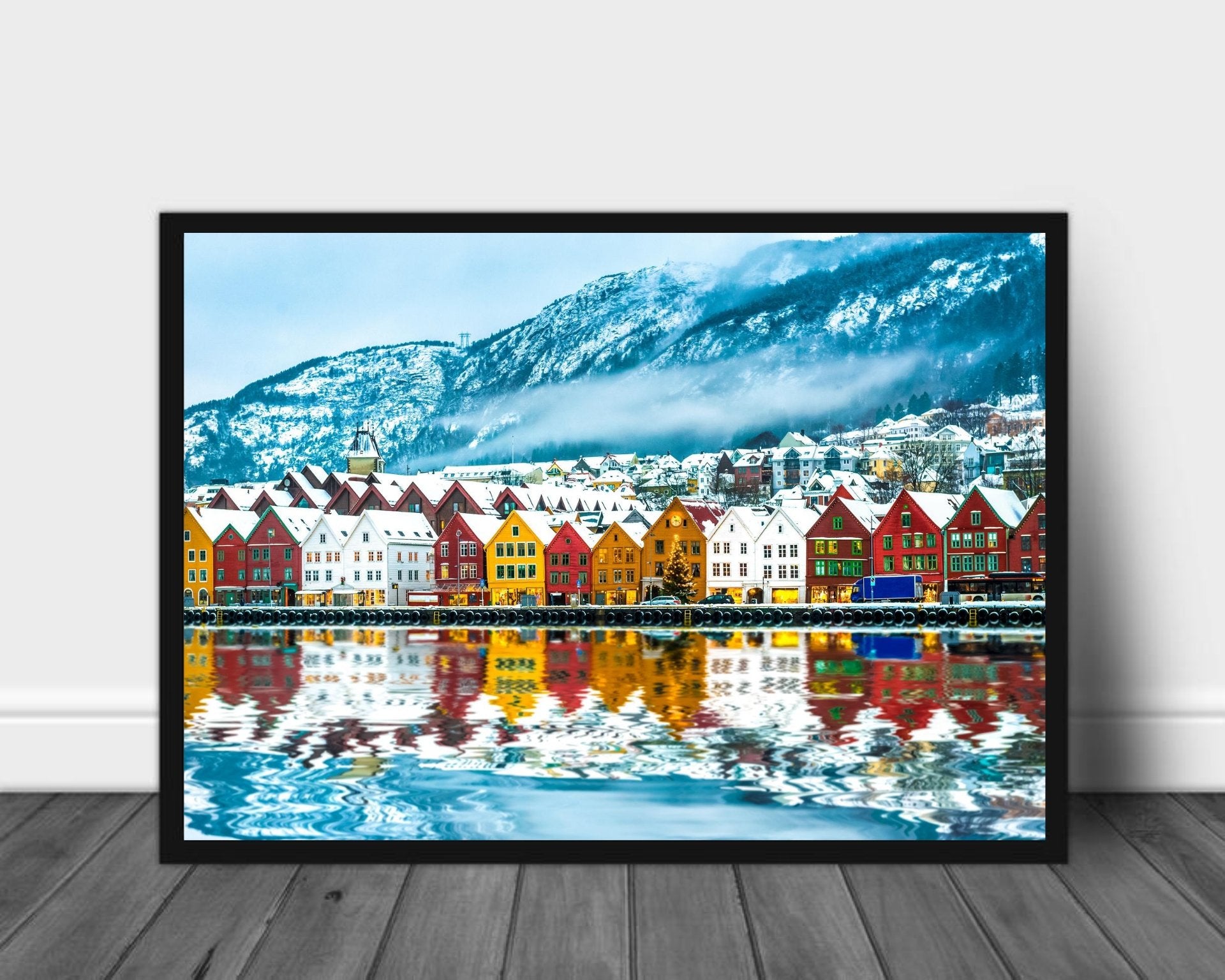 Bryggen i Bergen, vinter - Plakat - Plakatbar.no