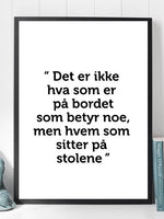 Det er ikke hva som er på bordet som betyr noe - Tekstplakat - Plakatbar.no