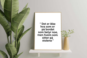 Det er ikke hva som er på bordet som betyr noe - Tekstplakat - Plakatbar.no