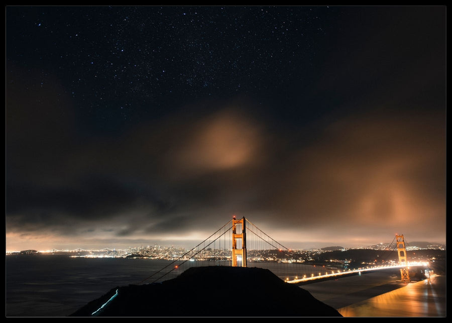 Dramatisk nattehimmel over Golden Gate Bridge poster