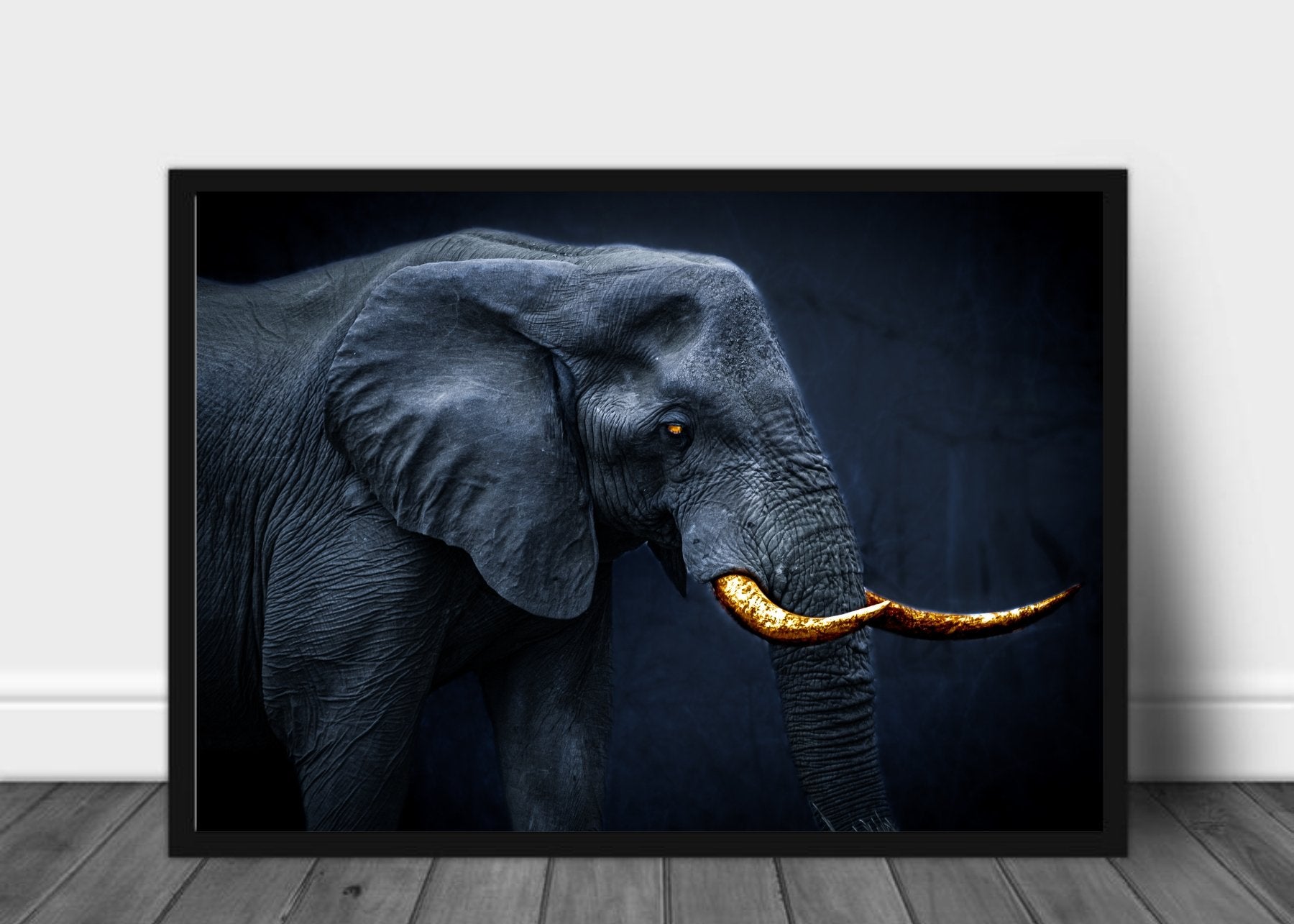 Elefant med gull støttenner - poster - Plakatbar.no