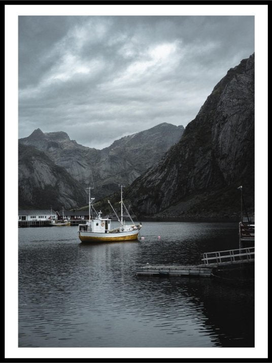 Fiskeskøyte i Lofoten Plakat - Plakatbar.no