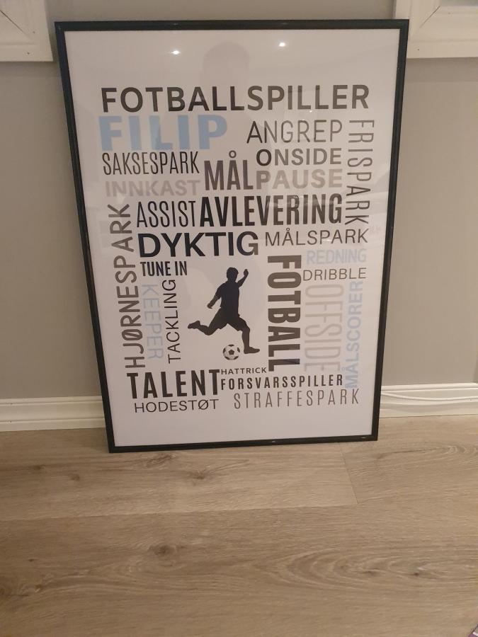 Fotballspilleren - Plakat med fotballord og eget navn - Plakatbar.no