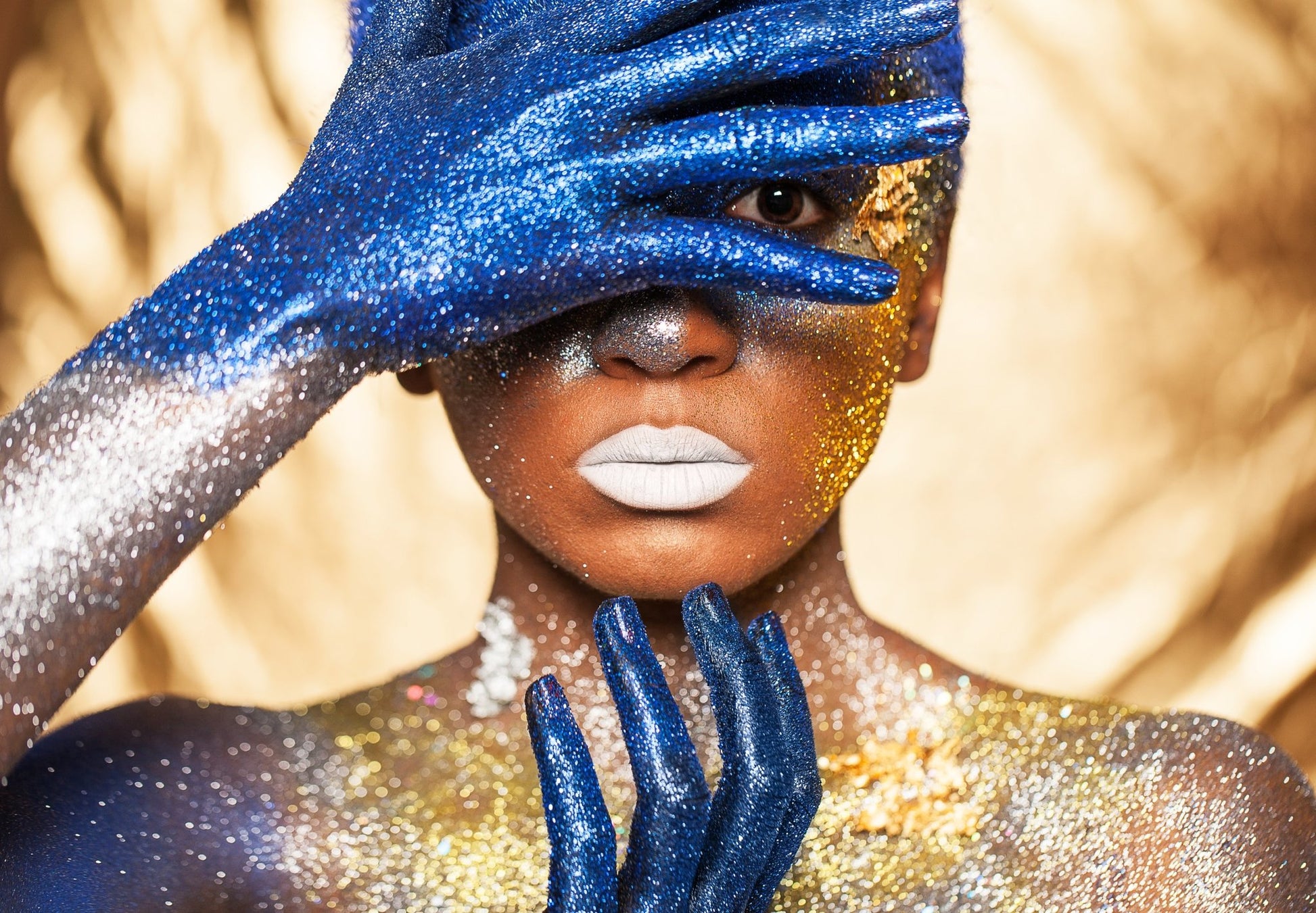 Golden blue model Plakat - Plakatbar.no