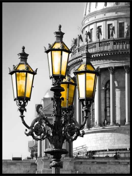Lamp with yellow light - In front of St. Petersburg