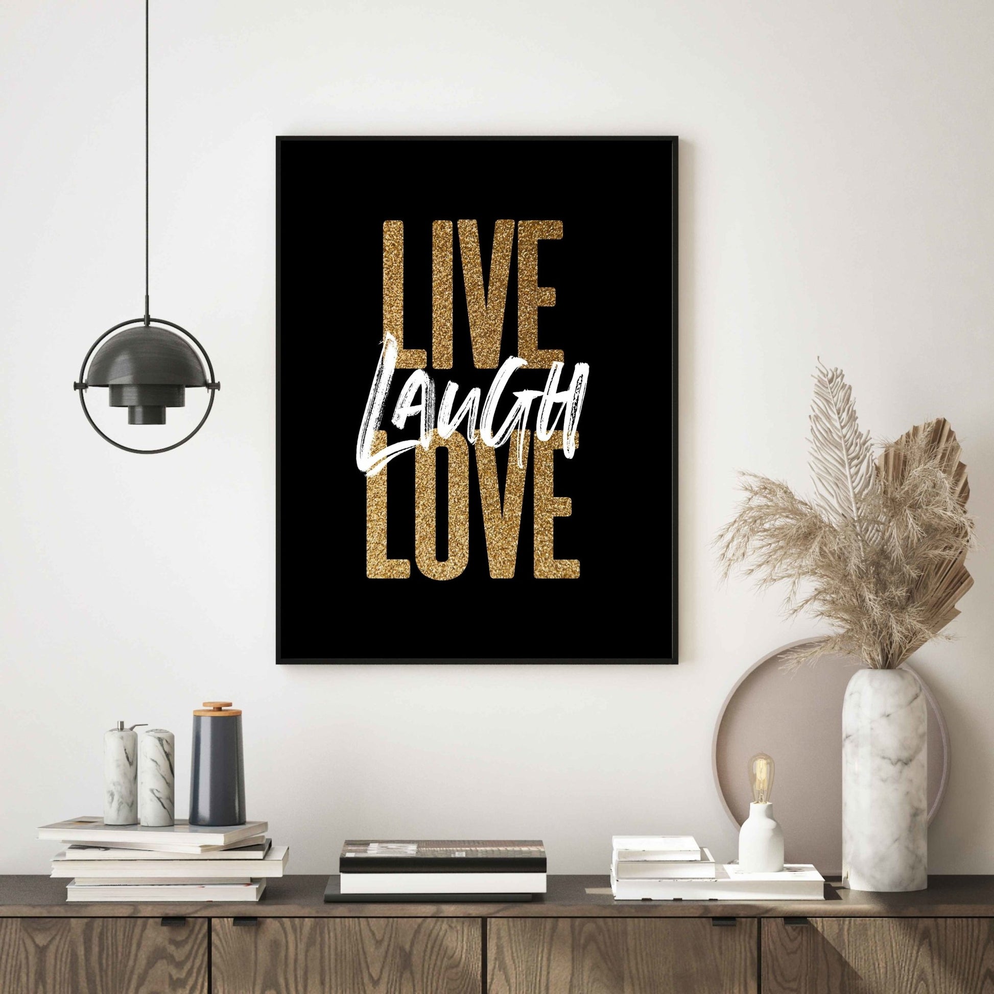 Live, Laugh, Love - gullskrift på sort bakgrunn - Plakatbar.no
