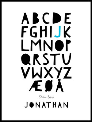 Navneplakat Alfabet - En flott og personlig plakat med blått stempel - Plakatbar.no