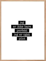 Pilot - Jeg er ikke bare perfekt Plakat - Plakatbar.no