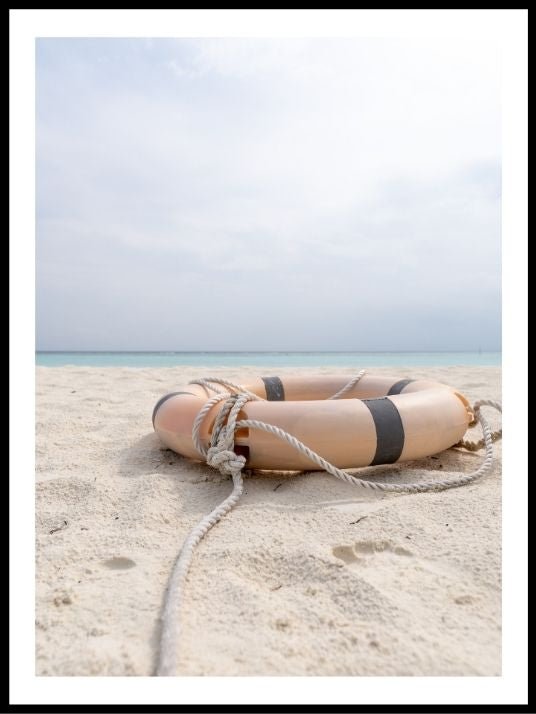 Redningsbøye på stranda - Poster - Plakatbar.no