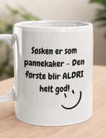 Søsken er som pannekaker - Morsomt krus - Plakatbar.no