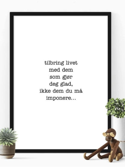 Tilbring livet med dem som gjør deg glad. Plakat som gleder - Plakatbar.no