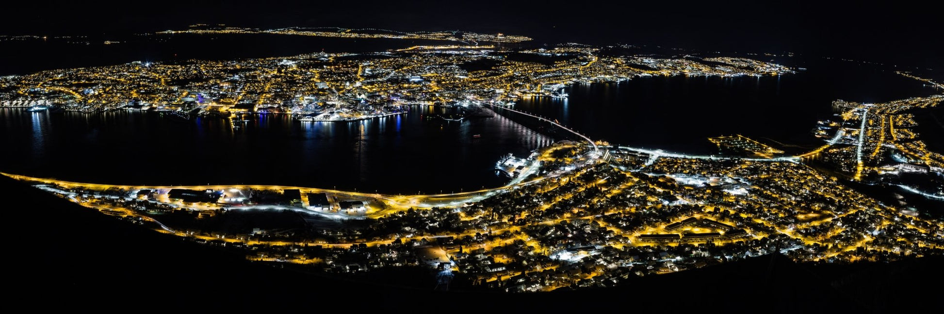 Tromsø by night - panorama lerret - Plakatbar.no