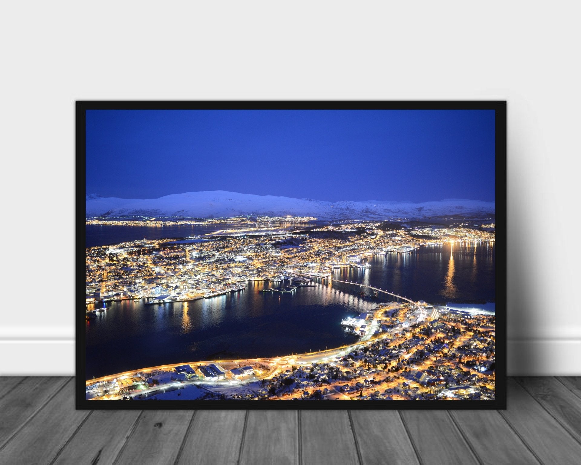 Tromsø by om kvelden - Plakat - Plakatbar.no