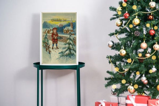 Ved kirken - Nostalgisk norsk juleplakat - Plakatbar.no