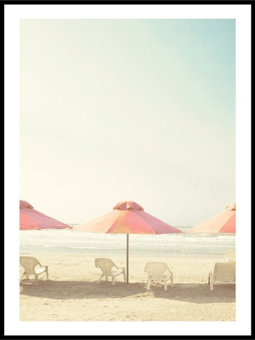 Vintage sommer strand med pastellparasoller - Plakat - Plakatbar.no