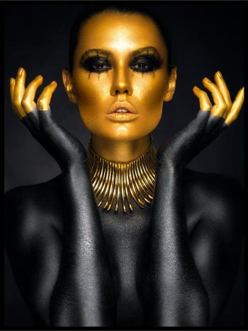 Woman portrait in gold - Poster - Plakatbar.no